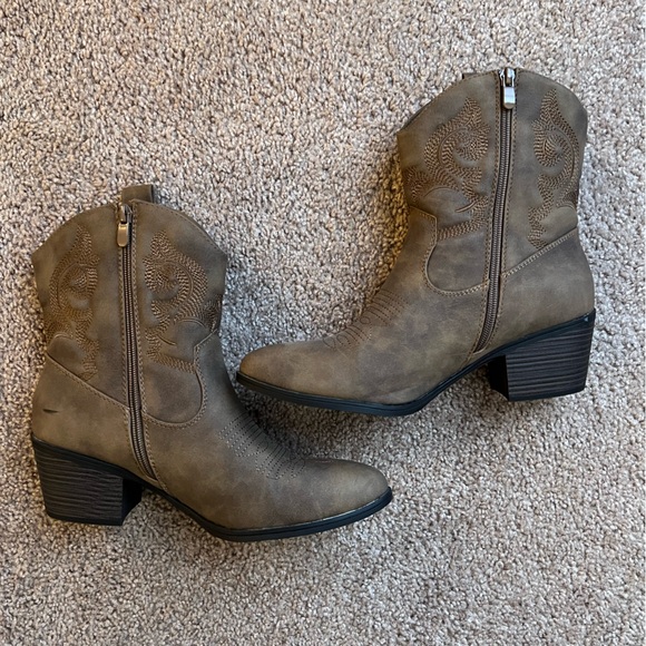 Cowboy boots - Picture 3 of 6